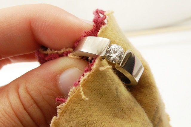 Как почистить золотые украшения (с камнями и без) в домашних условиях - фото4 Как почистить золотые украшения (с камнями и без) в домашних условиях - фото4