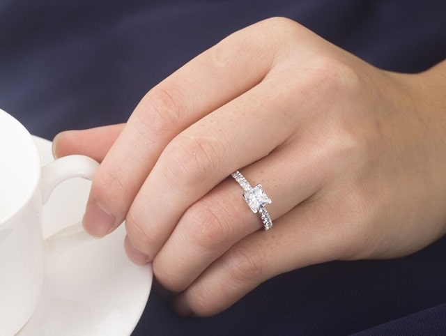 Как правильно выбрать золотое кольцо для предложения девушке: виды, варианты, советы - фото1