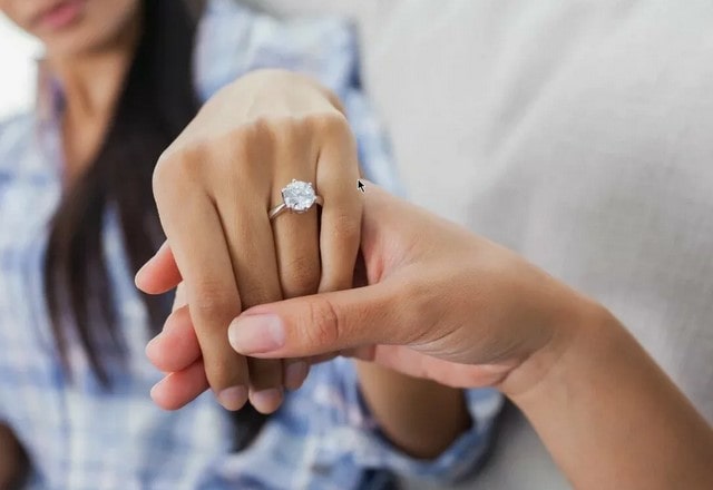 Как правильно выбрать золотое кольцо для предложения девушке: виды, варианты, советы - фото3