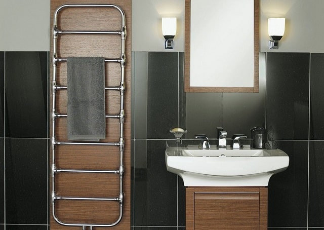 Полотенцесушитель электрический или водяной: какой лучше, плюсы и минусы - фото1