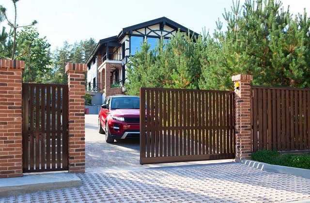 Ворота для частного дома: виды, особенности, какие выбрать - фото3 Ворота для частного дома: виды, особенности, какие выбрать - фото3