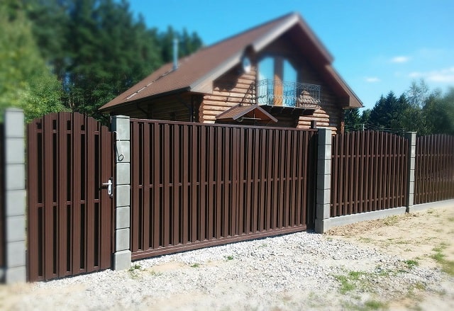 Забор для частного дома: виды и варианты, какой выбрать - фото3 Забор для частного дома: виды и варианты, какой выбрать - фото3