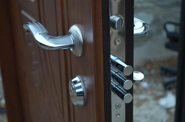 Замок для входной двери: виды и особенности, как выбрать - фото3 Замок для входной двери: виды и особенности, как выбрать - фото3