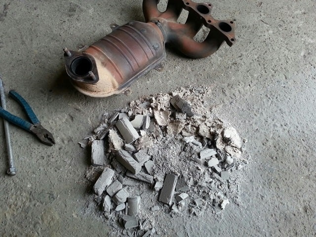 Каталізатор автомобільний: що це таке, для чого потрібний, навіщо їх скуповують - фото1 Каталізатор автомобільний: що це таке, для чого потрібний, навіщо їх скуповують - фото1