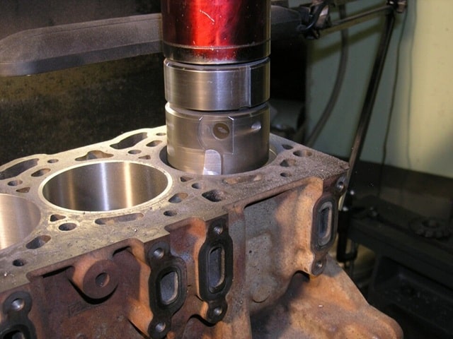 Расточка цилиндров двигателя: что это такое, для чего делается, когда необходима - фото1