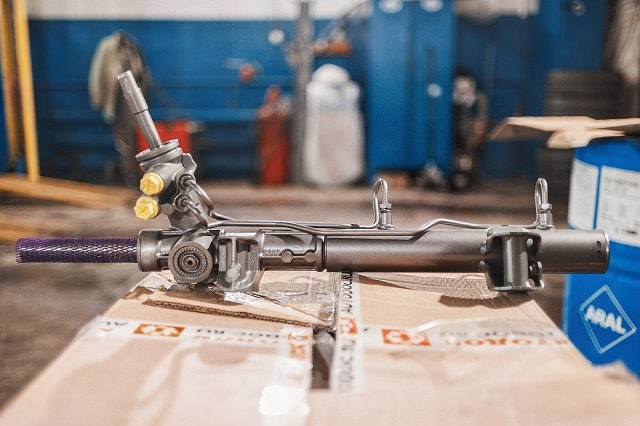 Рулевая рейка в автомобиле: что это такое и как работает (простыми словами для чайников) - фото2 Рулевая рейка в автомобиле: что это такое и как работает (простыми словами для чайников) - фото2