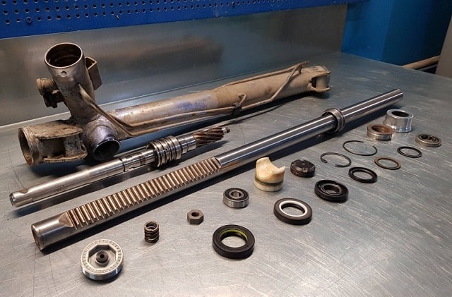 Восстановление рулевой рейки в условиях автосервиса: как это делается - фото1 Восстановление рулевой рейки в условиях автосервиса: как это делается - фото1