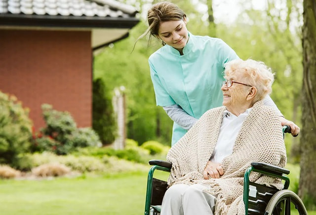 Этика и чувство вины: как принять решение о пансионате для престарелых и не «сломаться» родственникам - фото1