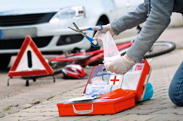 Перша допомога на дорозі: огляд поширених ситуацій, до чого потрібно бути готовим водієві - фото1