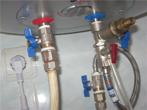 Как слить воду с водонагревательного бака? - фото 2 Как слить воду с водонагревательного бака? - фото 2