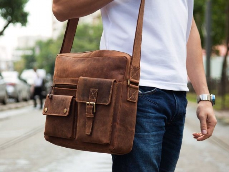 Мужские кожаные сумки: модные образы, современные тренды, фото