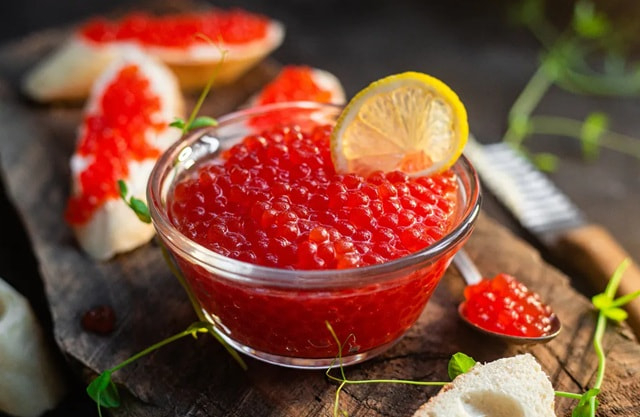 Икра — деликатес, который превращает момент в событие