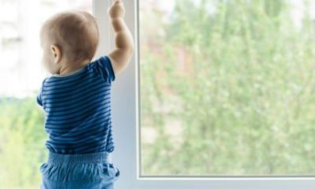 В Харькове выпал из окна и погиб 4-летний мальчик