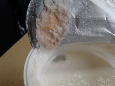 В сметане обнаружили кишечную палочку и плесень