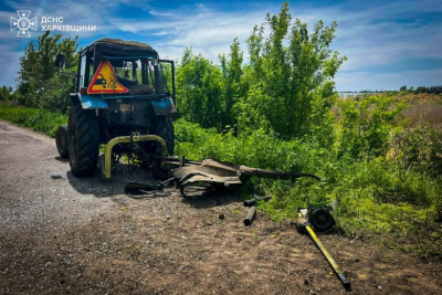 Под Балаклеей на российской мине подорвался трактор, пострадал мужчина