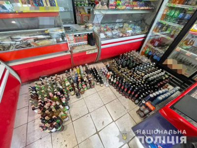 Водку, коньяк и пиво изъяли полицейские из магазина в Основянском районе Харькова