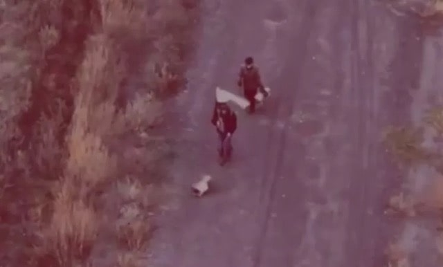 Террористы расстреляли с дрона двоих людей с белым флагом и их собаку