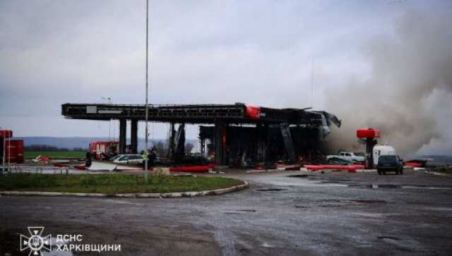 Россияне ударили по АЗС в селе Павловка, ранены 6 человек, один из них скончался в больнице