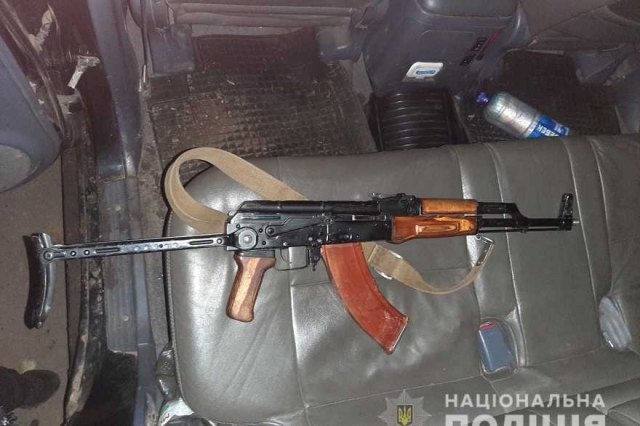 ЧП в Купянском районе – огнестрельное ранение получила пассажирка автомобиля (фото, видео)