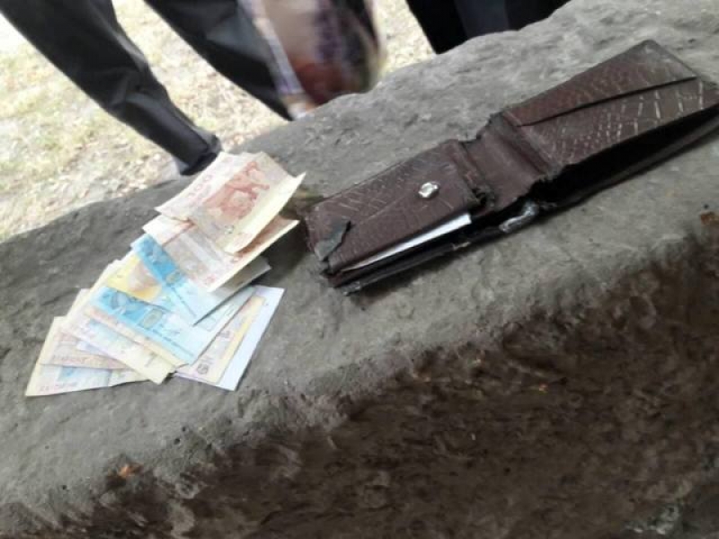 В Купянске копы задержали грабителя на месте преступления