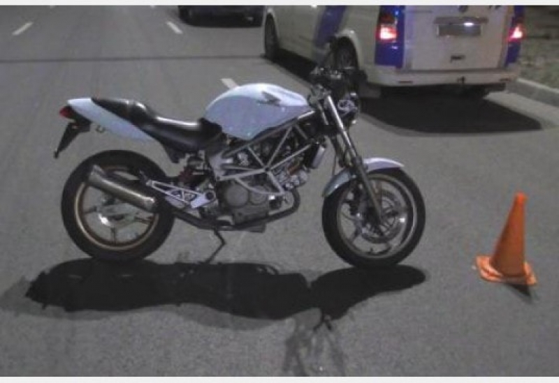 В Харькове во время стритрейсинга пострадала девушка-водитель мотоцикла (видео)