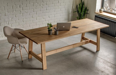 Стол из натурального дерева: плюсы и минусы, как выбрать