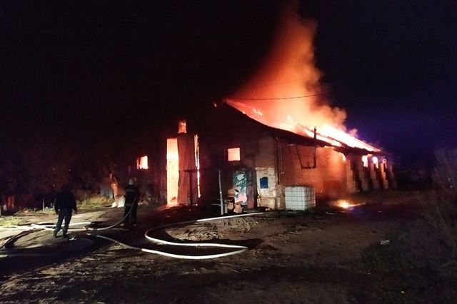 В Дергачевском районе сгорел цех по производству масла