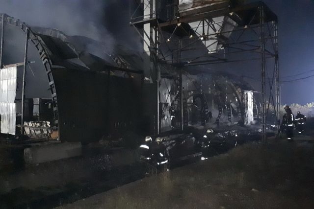 Два крупных пожара произошло на территории предприятий