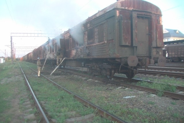 Пожар на станции Люботин – горели старый вагон и мусор