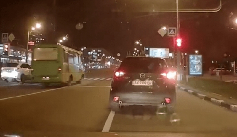 Харьковчане неоднозначно отреагировали на отстранение от работы шофера маршрутки, проехавшего на красный свет