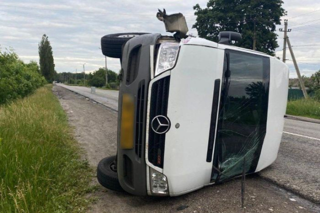 Микроавтобус с пассажирами перевернулся по дороге в Ахтырку