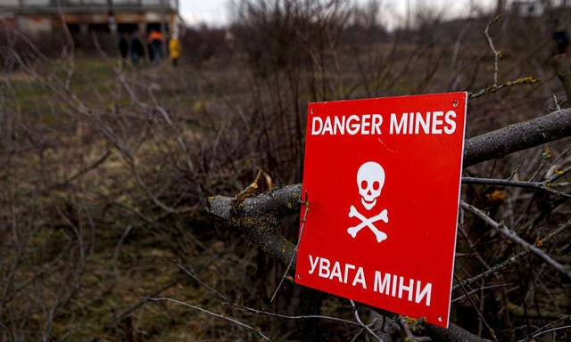 В Богодуховском районе на взрывном устройстве подорвались два человека