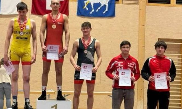 Школьник из Харькова завоевал золотую медаль на чемпионате по вольной борьбе в Швейцарии