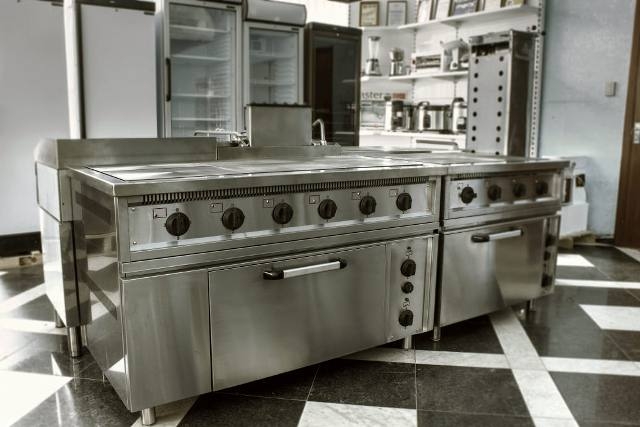 Промышленные электроплиты для общепита: обзор, виды