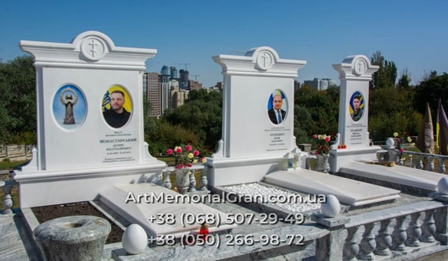 Як вибрати пам’ятник для загиблого військового: матеріали, дизайн, оформлення