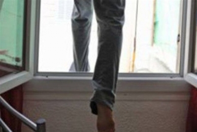 Харьковчанка неожиданно выпрыгнула с 25 этажа