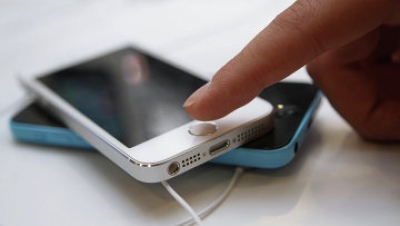 Мужчина завел знакомство ради мобильного телефона