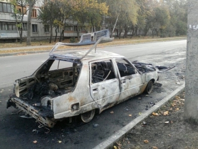 Легковой автомобиль взорвался в Харькове (видео)