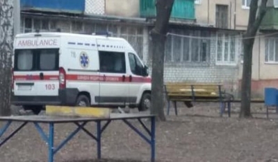 Возле детской площадки обнаружили тело мужчины