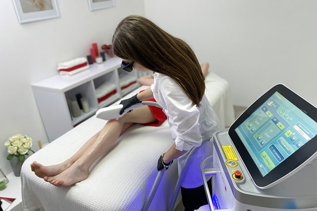 Аппараты для лазерной эпиляции: виды, технологии, показания и области применения