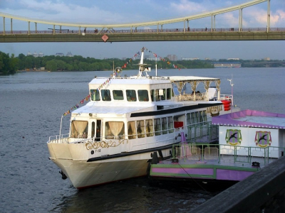 Аренда теплохода – роскошный и разнообразный отдых в Киеве и окрестностях