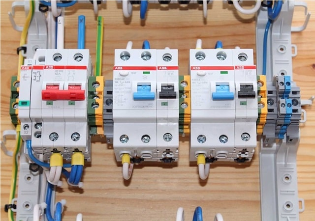 Устройства защитного отключения: новинки электрооборудования в интернет-магазине EServer