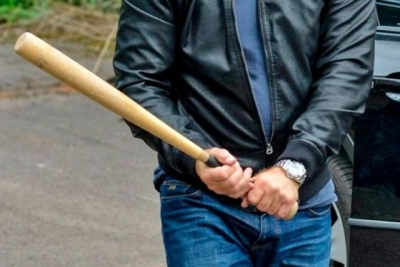 Избил битой и выстрелил из пистолета – житель Харькова расправился с «наркоманами»