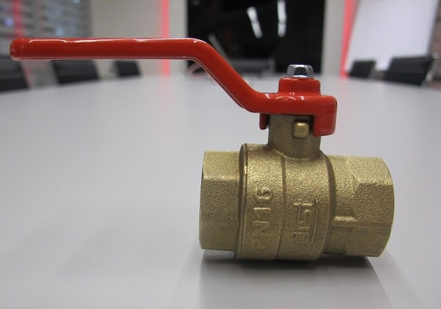 Основы выбора кранов: погружение в мир шаровых кранов