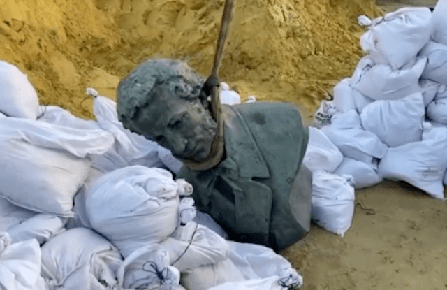 Харьков без Пушкина - бюст русского поэта демонтирован