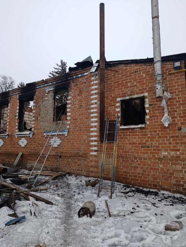 Оккупанты дроном сожгли жилой дом в селе Ивашки – остались только стены