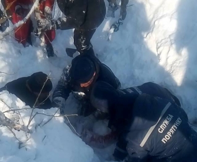 Под Харьковом едва спасли ребенка, провалившегося в сугроб (видео)