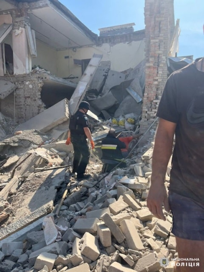 В Казачьей Лопани из-под завалов спасли женщину