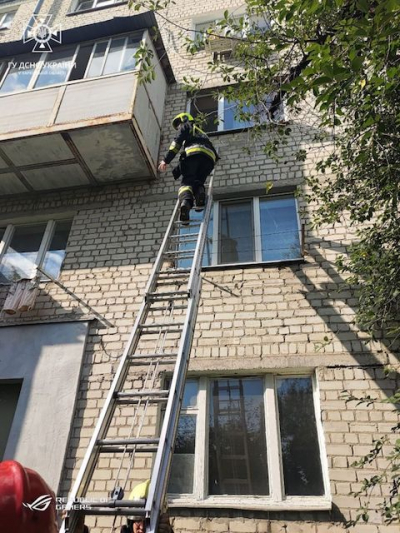 Харьковские пожарные спасли двоих маленьких детей - их вызвала 6-летняя девочка