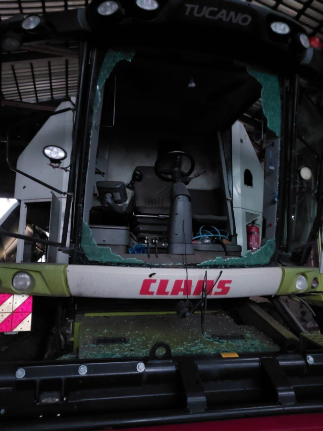 Возле села Лютовка вражеский дрон атаковал комбайн в поле